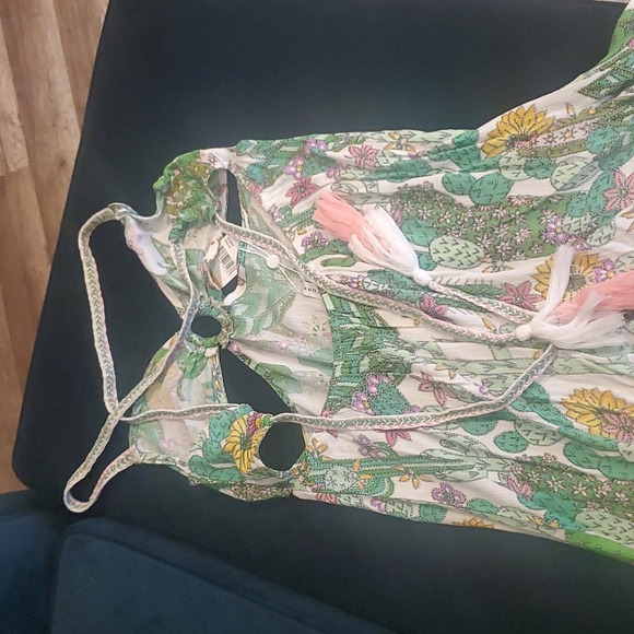 NWT Trina Turk cactus cover-up - Picture 4 of 6